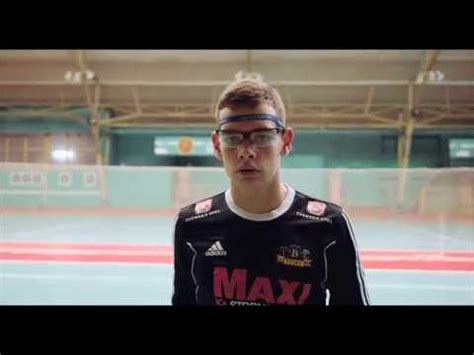 How to become a top floorball player .